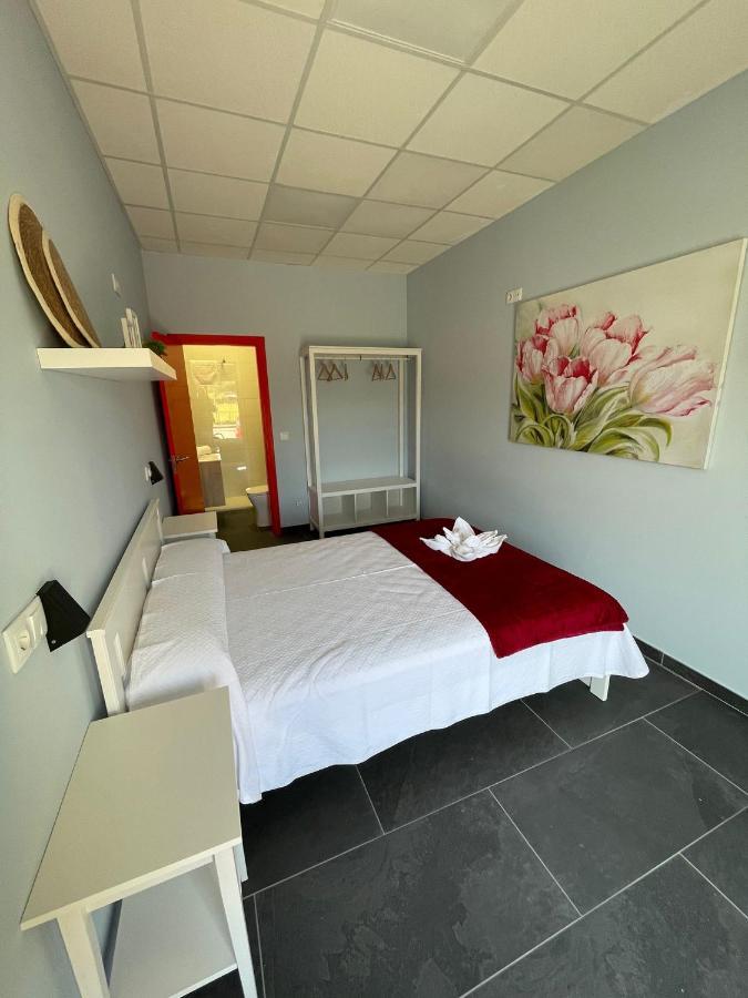 Hostel & Rooms O Albergue Da Meiga 帕德隆 外观 照片